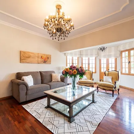 5br - Pool Parking & Tennis Court Villa