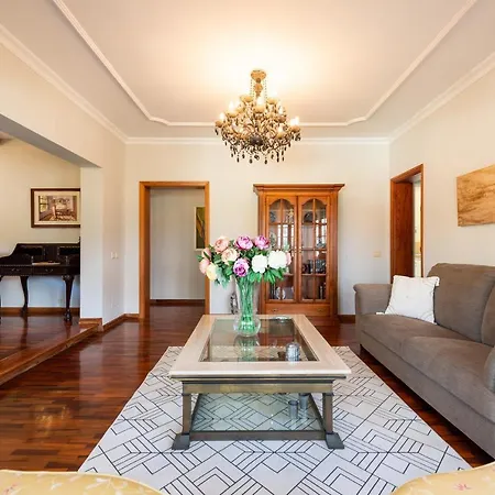 5br - Pool Parking & Tennis Court Villa