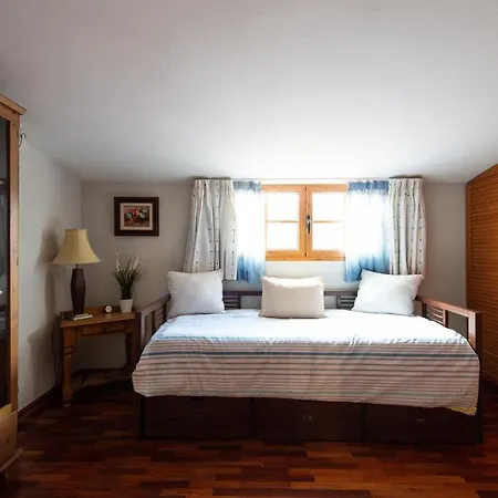 5br - Pool Parking & Tennis Court Villa *