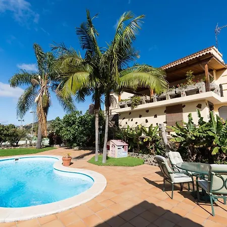 5br - Pool Parking & Tennis Court Villa