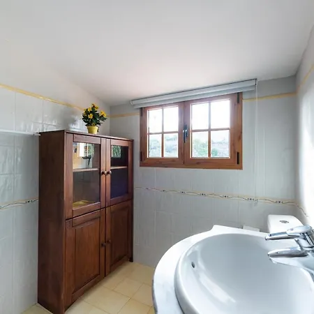5br - Pool Parking & Tennis Court *