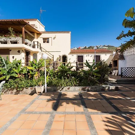 5br - Pool Parking & Tennis Court Villa