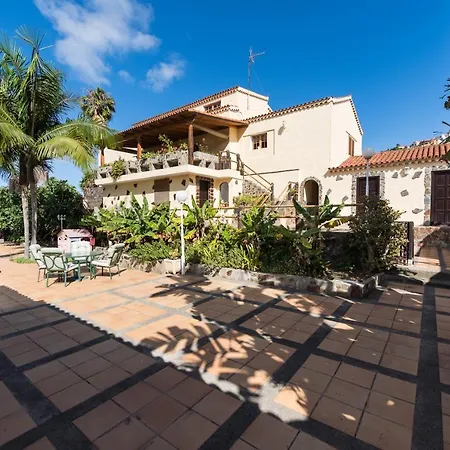 5br - Pool Parking & Tennis Court Villa