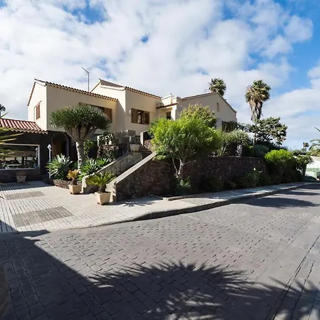 5br - Pool Parking & Tennis Court *