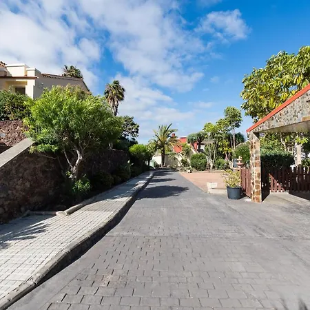 Villa 5br - Pool Parking & Tennis Court *