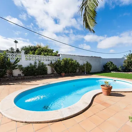 Villa 5br - Pool Parking & Tennis Court *